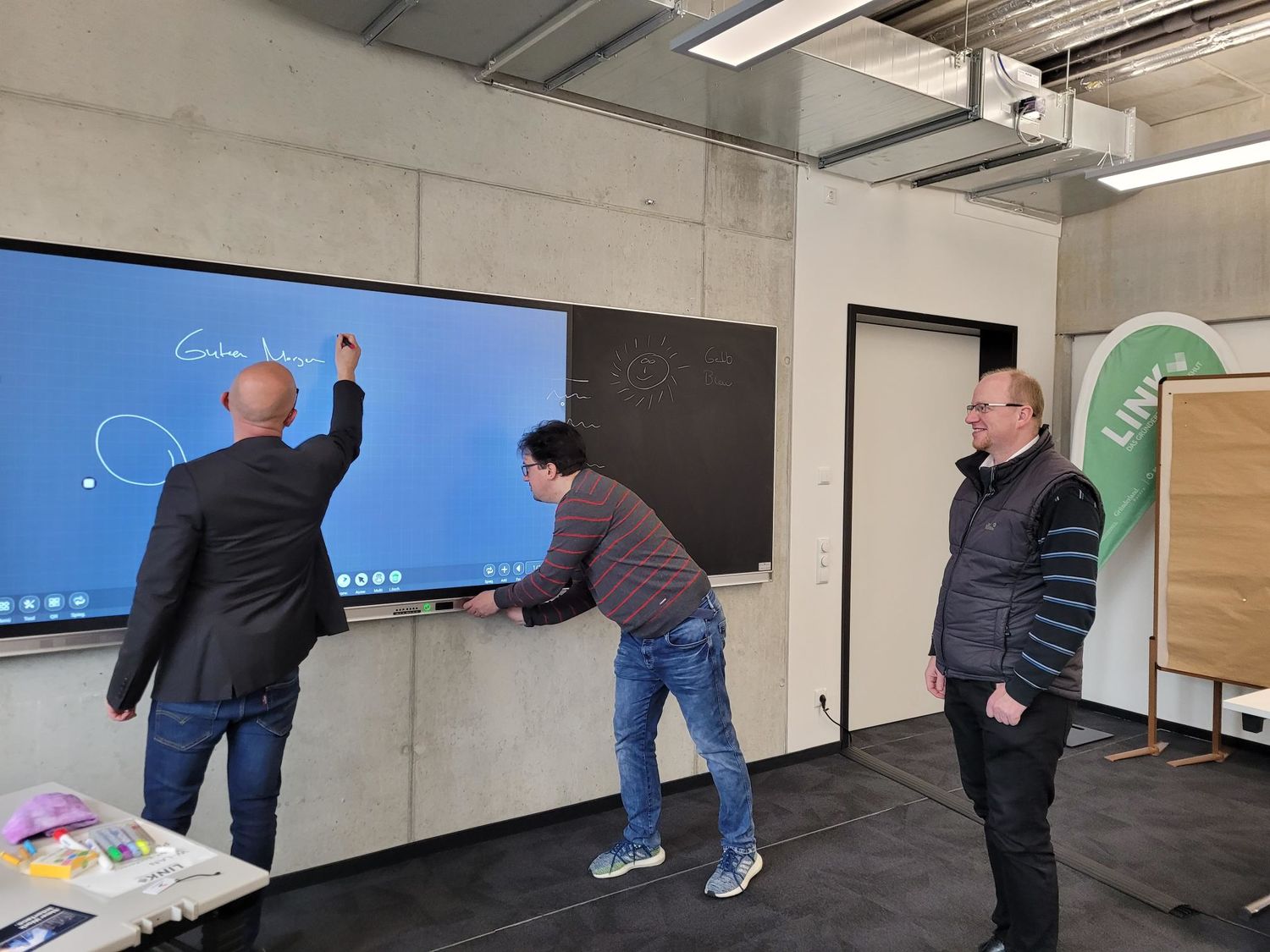Das Primeboard lässt sich mit Kreide beschreiben, man kann es aber auch als multifunktionales Digitaltool nutzen.